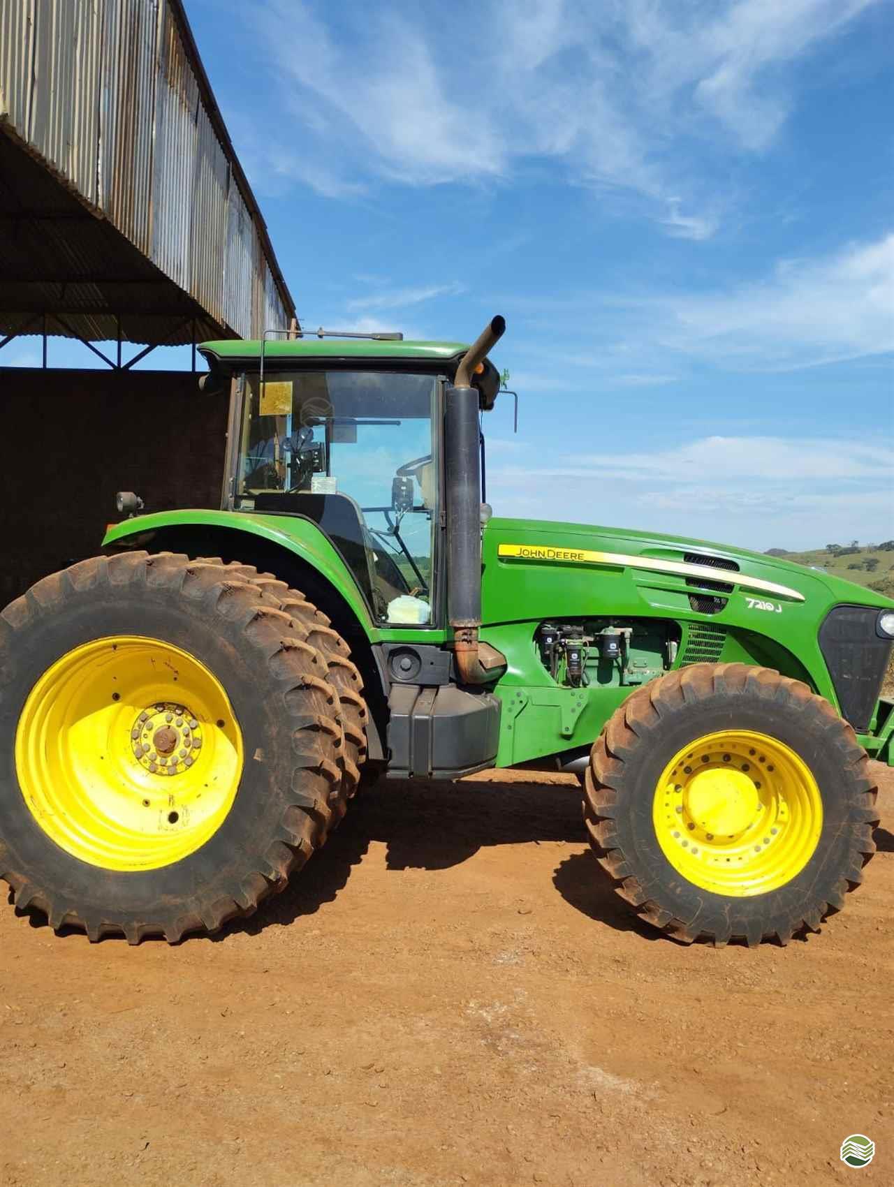 JOHN DEERE 7210