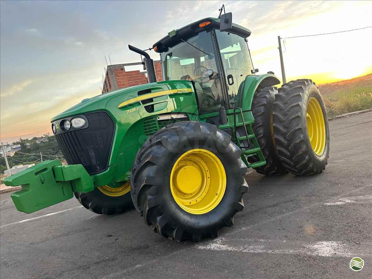 JOHN DEERE 7225