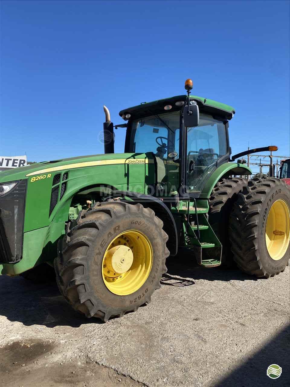 JOHN DEERE 8260