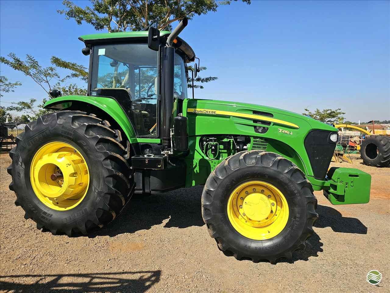 JOHN DEERE 7210