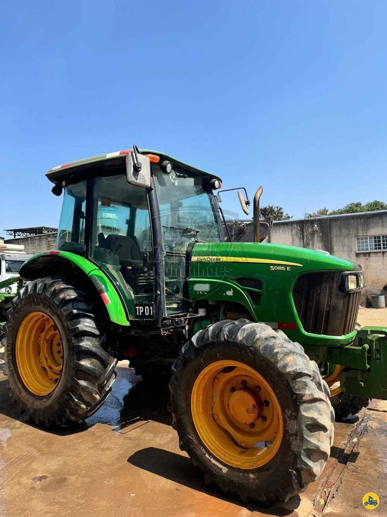 JOHN DEERE 5085