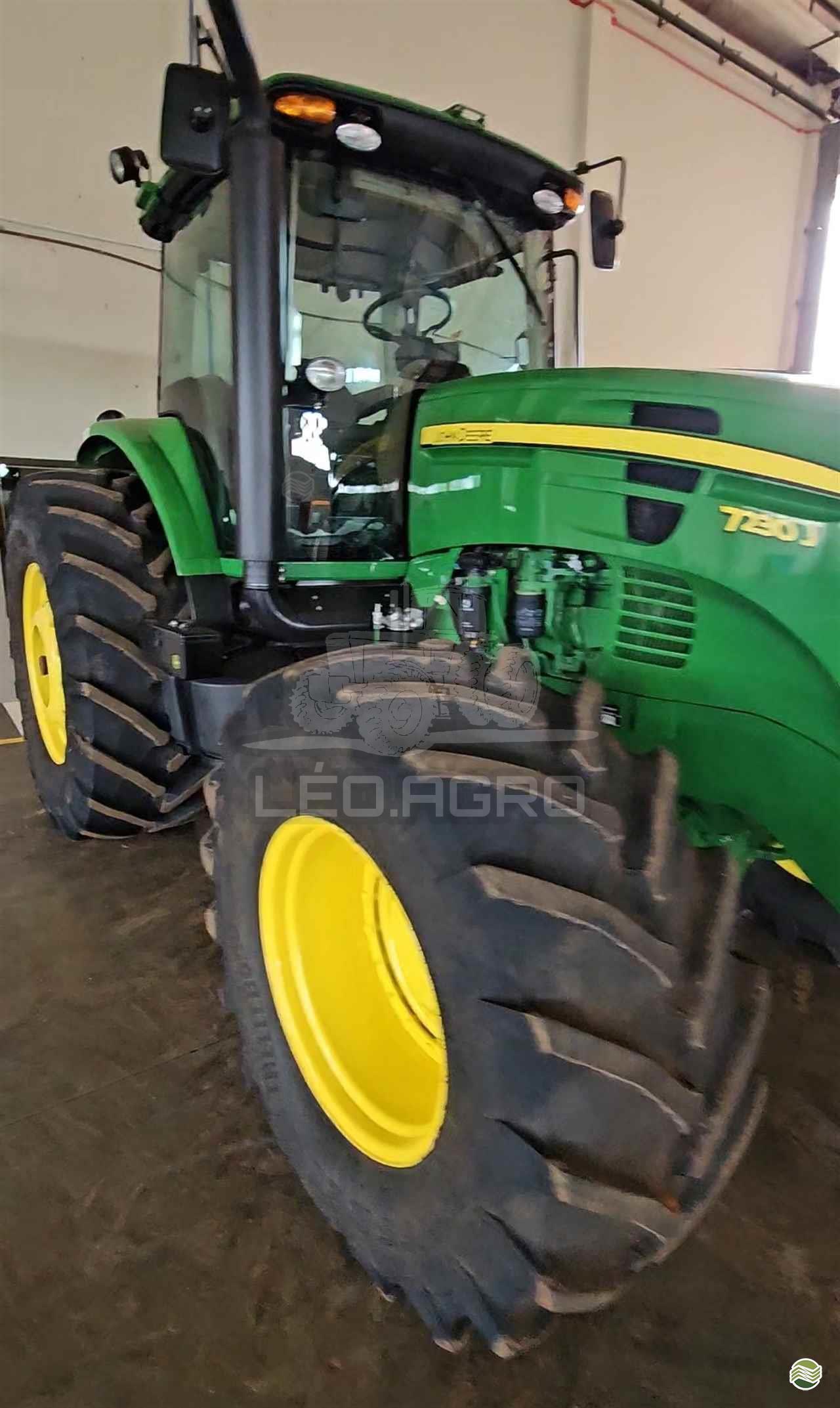 JOHN DEERE 7230 J