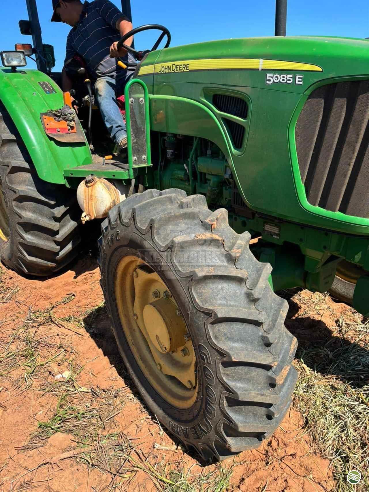 JOHN DEERE 5085