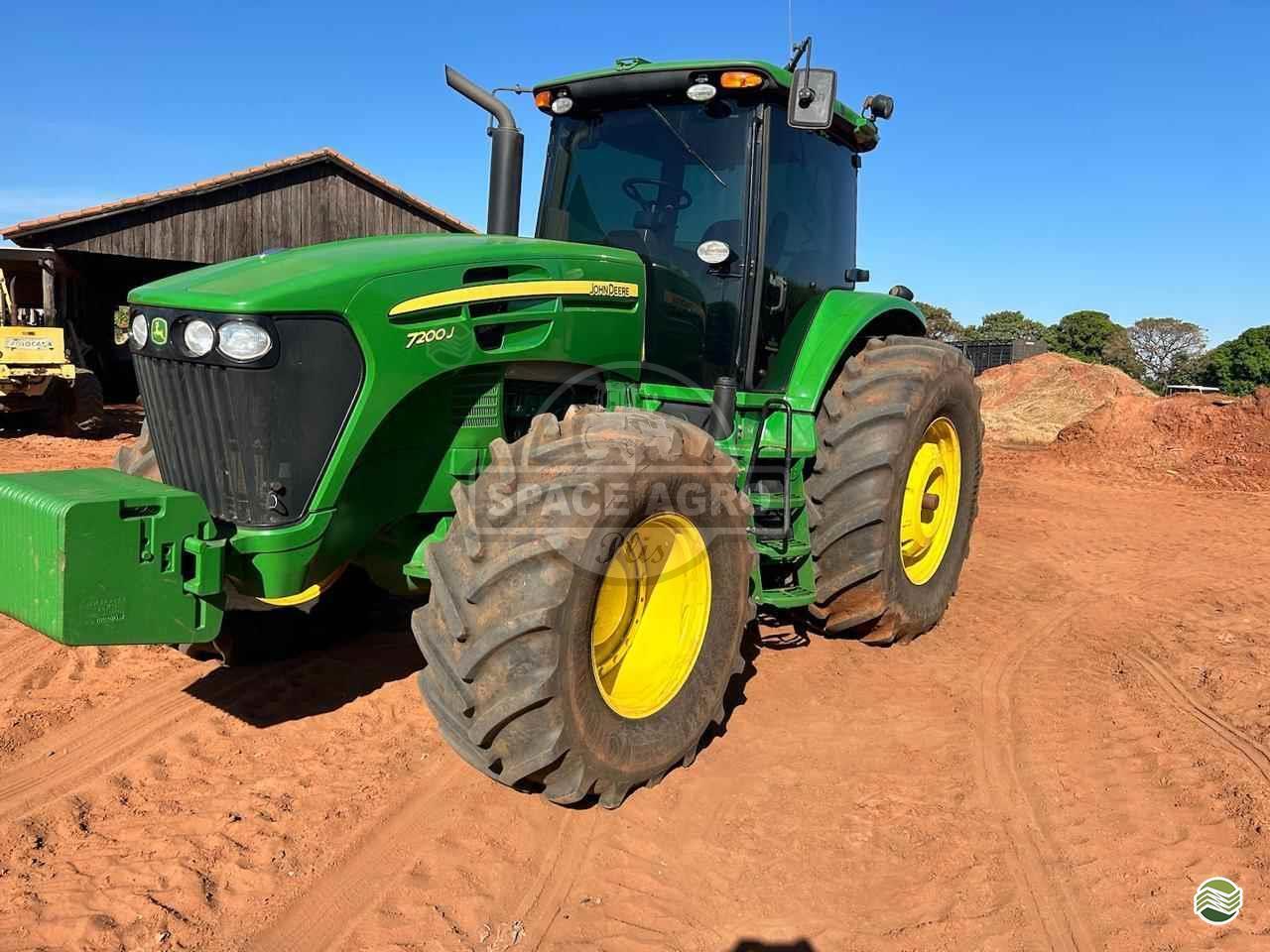 JOHN DEERE 7200