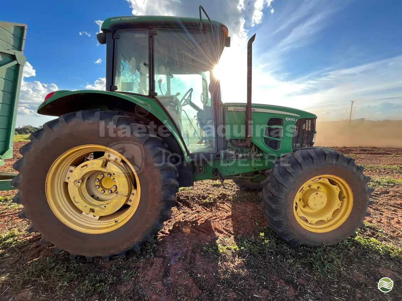 JOHN DEERE 6100