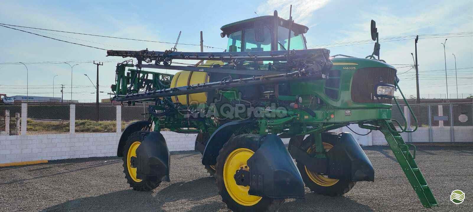 JOHN DEERE M4025