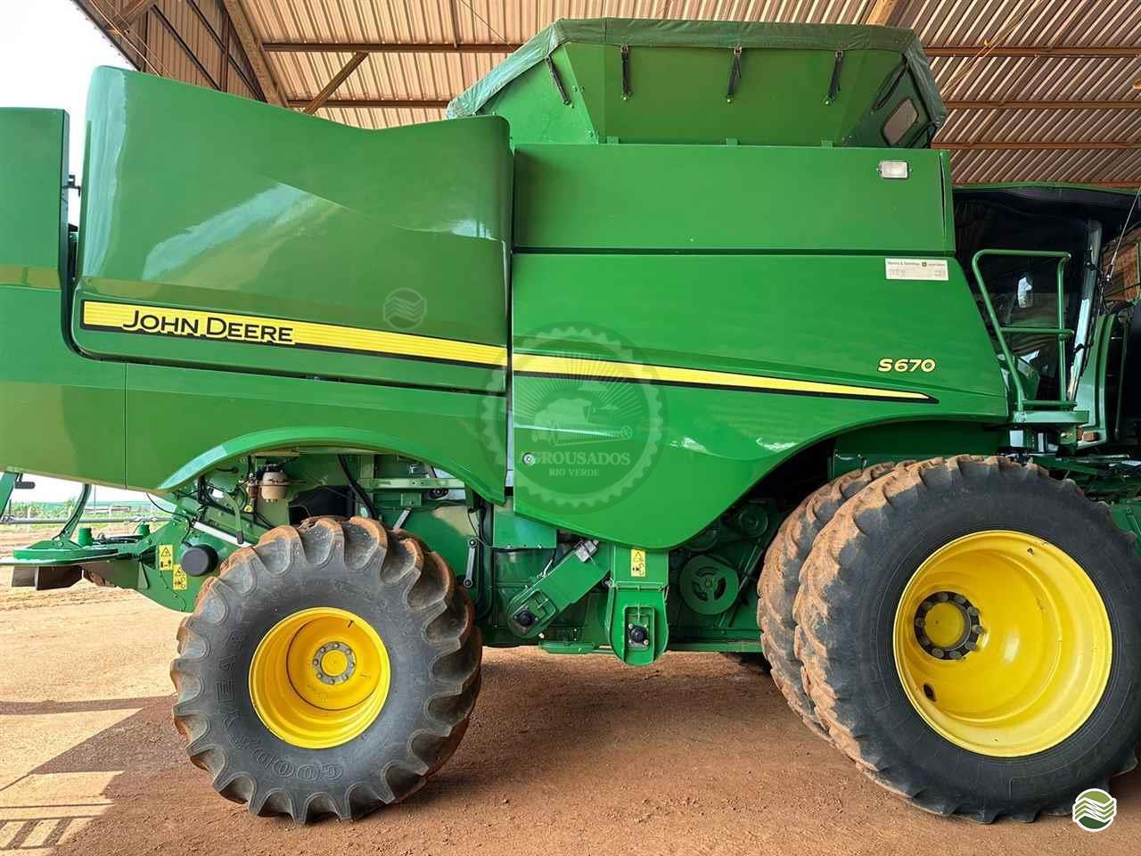 JOHN DEERE S670