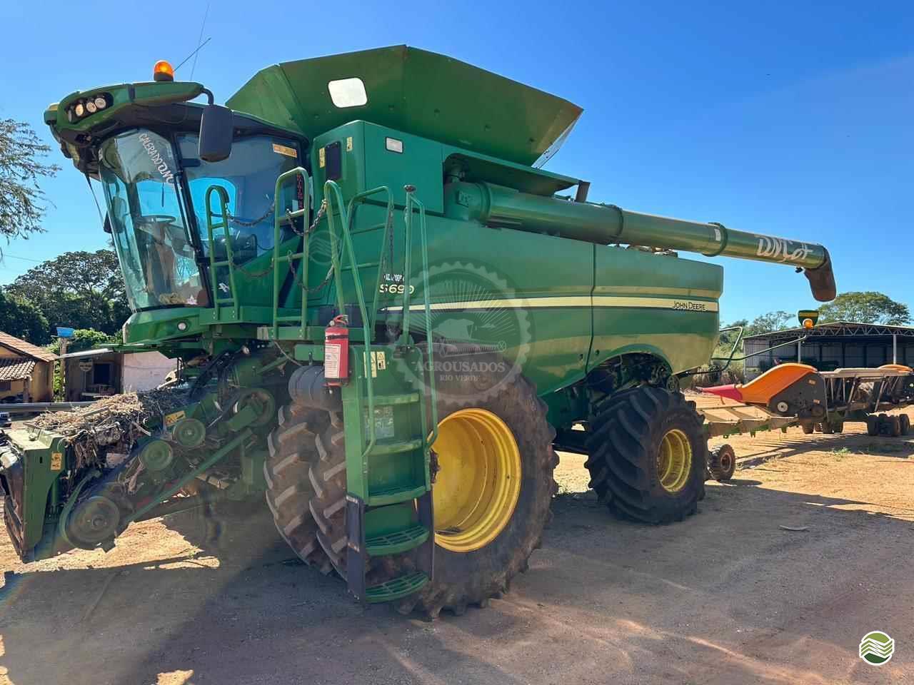 JOHN DEERE S690